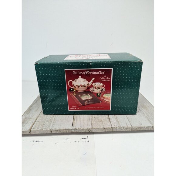 Vintage A Cup of Christmas Tea Full Size Teapot Waldman House Press in Box - Picture 9 of 9